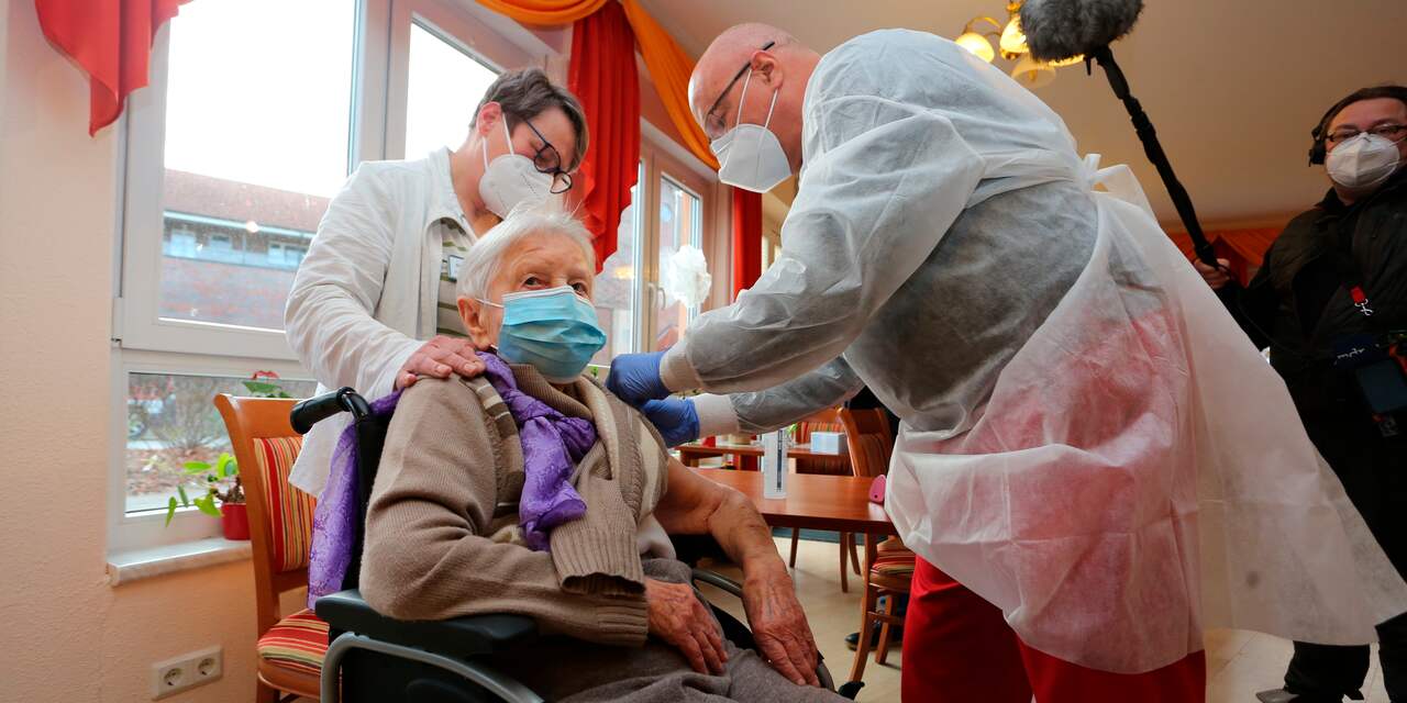 101-jarige ontvangt eerste vaccin in Duitsland
