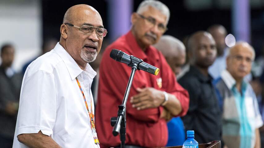 Bouterse gaat voornemen baas OM te ontslaan heroverwegen