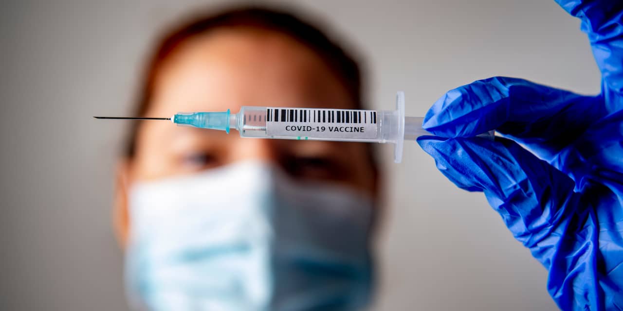 30.000 medewerkers acute zorg krijgen vaccin 'op korte termijn'