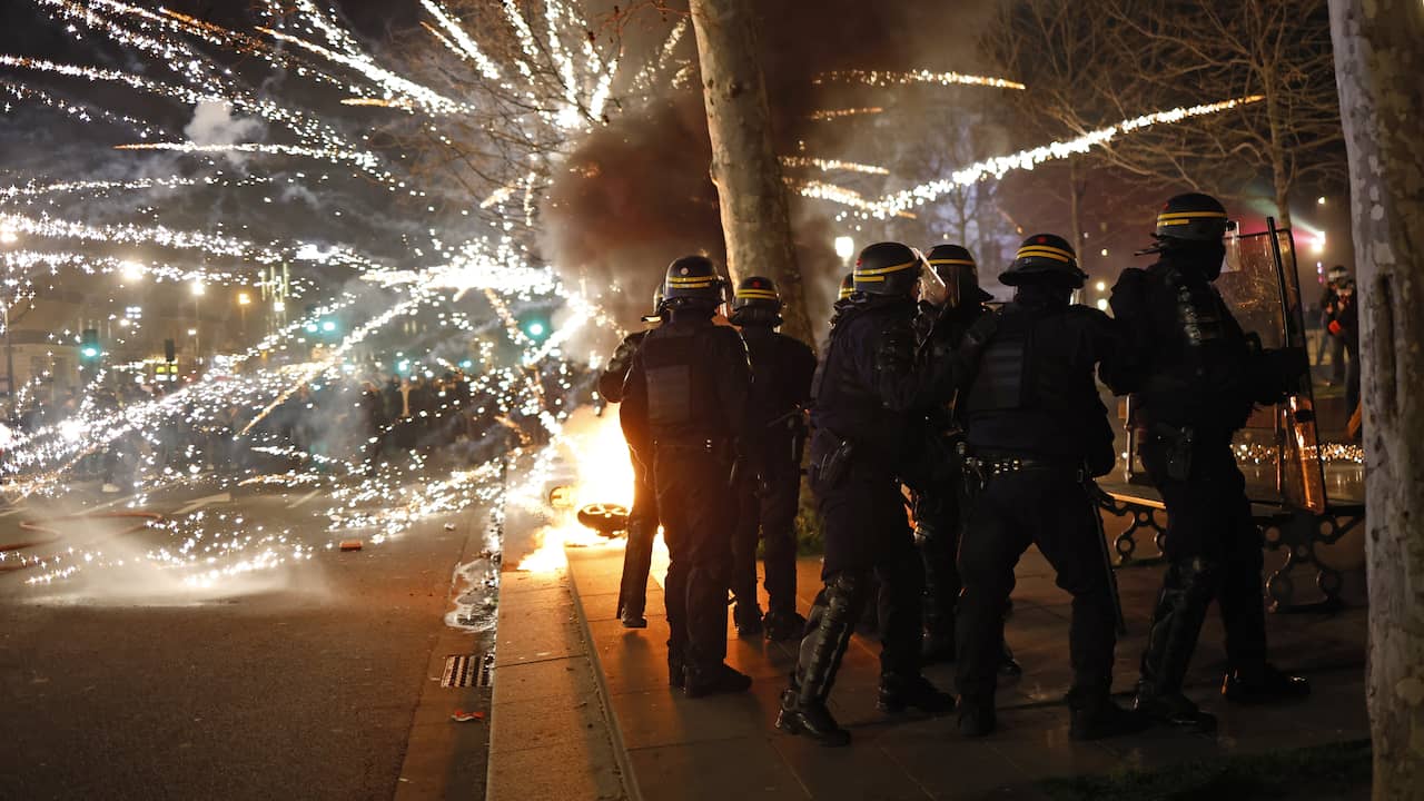 Riots in France again due to steep increase in retirement age |  Abroad