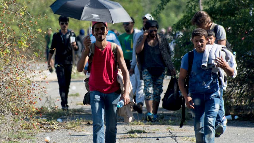 Migranten bij de grens met Hongarije