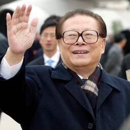 Oud-president Jiang Zemin (96) die van China wereldmacht maakte overleden