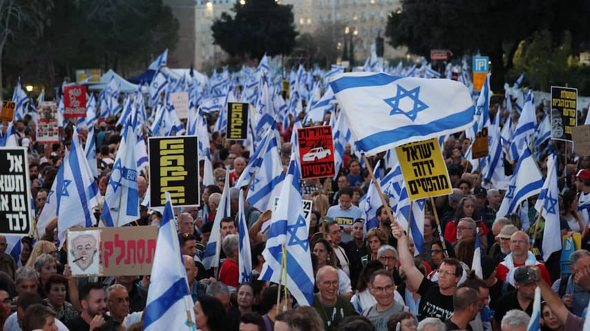 Tienduizenden Israëli's de straat op om te demonstreren tegen regering