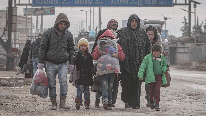 Massaal op de vlucht geslagen bevolking van Idlib kan geen kant op