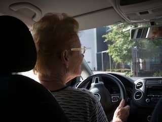 'Meer bejaarde weggebruikers moeten digitale opfriscursus doen'