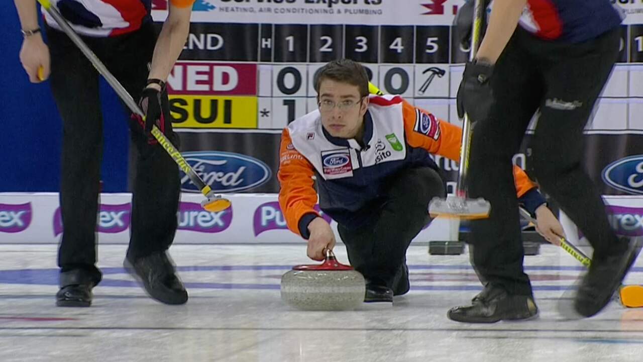 Beeld uit video: Nederlandse curlers verliezen nipt van Zwitserland op WK