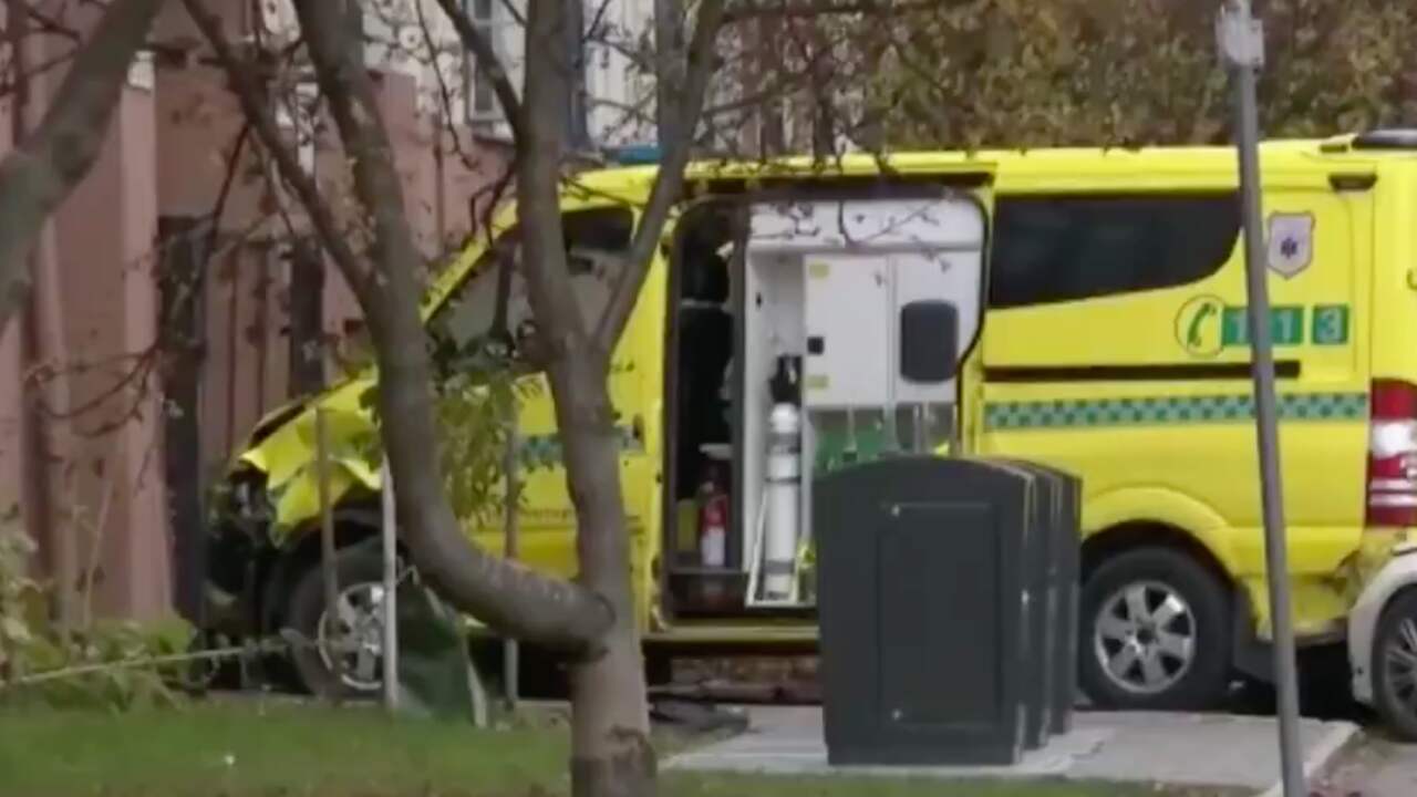 Beeld uit video: Noorse politie schiet op gewapende man in gestolen ambulance