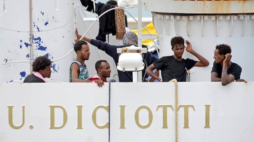 VN eist dat EU-landen vluchtelingen van Italiaans kustwachtschip opvangen
