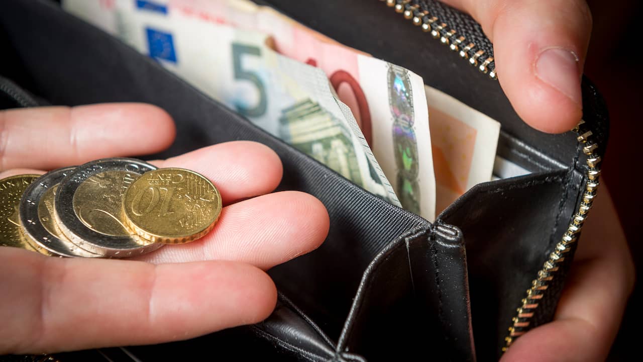 Number of Dutch people on welfare increases for second quarter in a row |  NOW