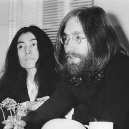 John Lennon en Yoko Ono schreven protestlied dat een kerstklassieker werd