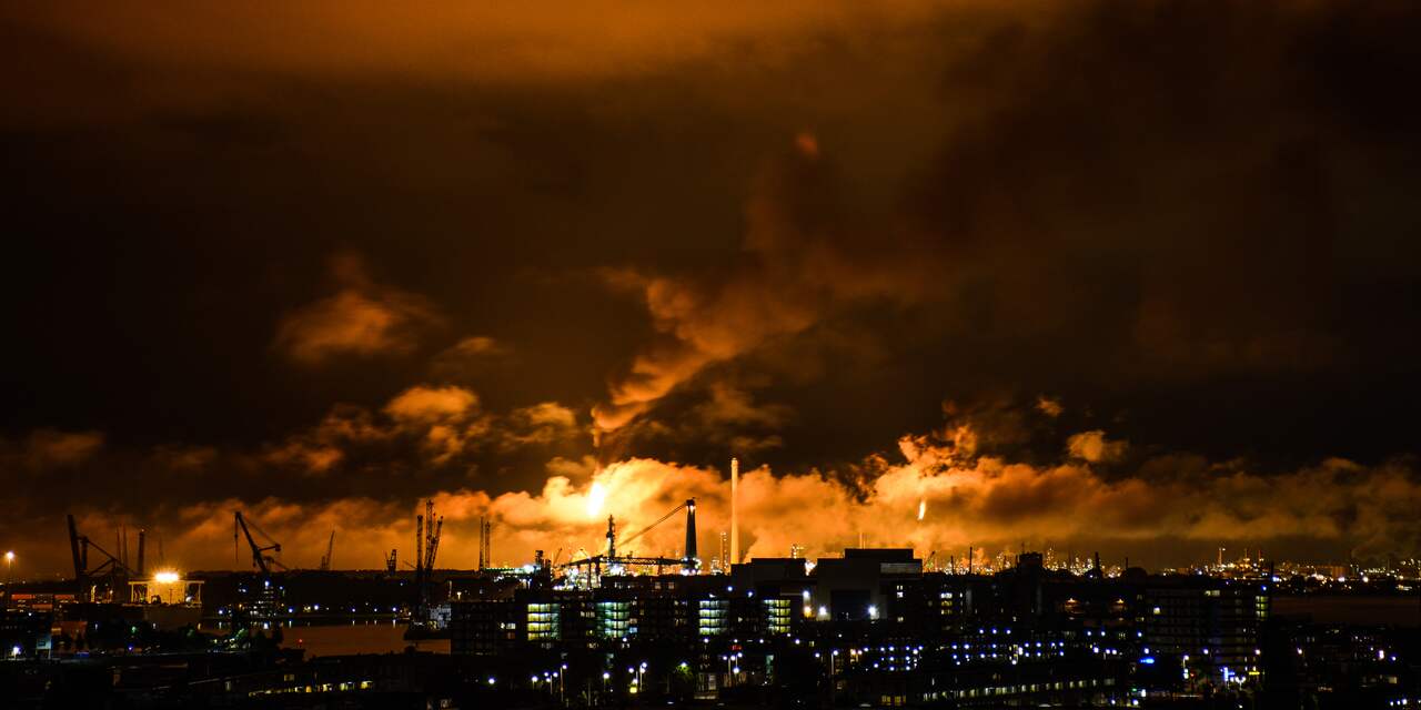 Meeste fabrieken Shell-raffinaderij in Rotterdam dicht na brand