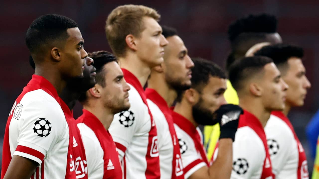 Beeld uit video: Terugblik CL: 'Selectie Ajax te dun voor stunt in Europa League'