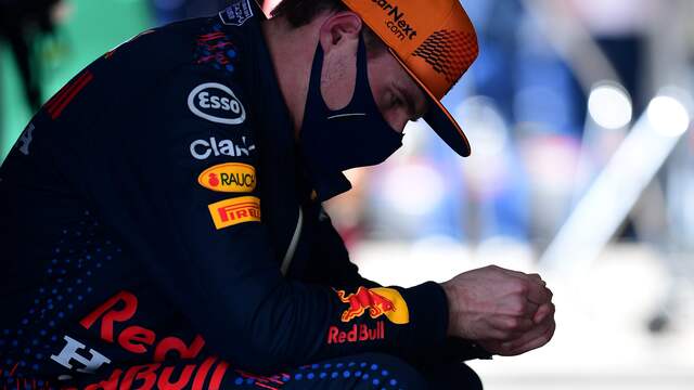 Max Verstappen baalde zichtbaar van zijn derde plek in de kwalificatie.