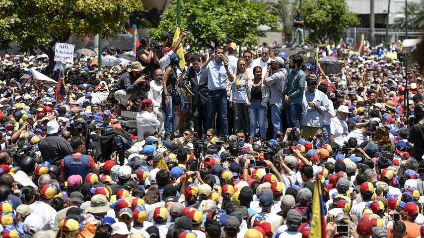 Tienduizenden Venezolanen voeren actie tegen president Maduro