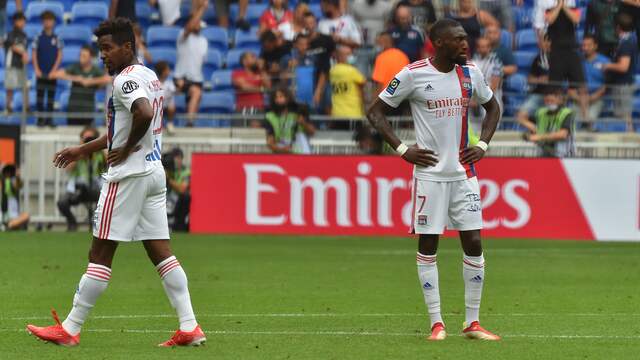 Teleurstelling bij de spelers van Olympique Lyon na het gelijkspel tegen Clermont.