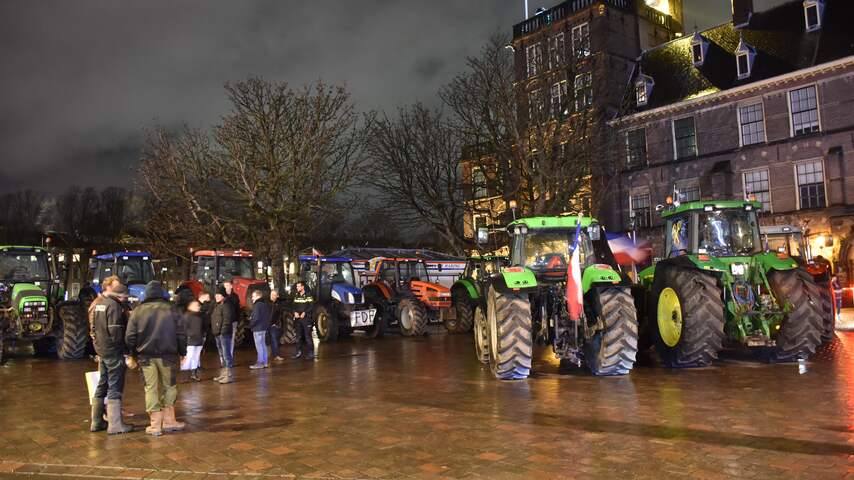 Boeren blokkeren Binnenhof in Den Haag