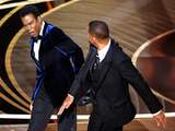 Will Smith slaat Chris Rock tijdens uitreiking Oscars na grap over zijn vrouw