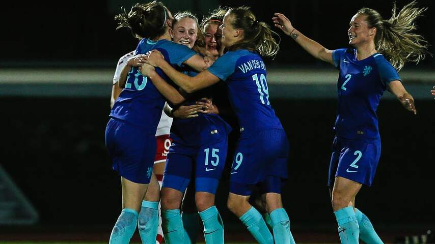 Oranjevrouwen winnen in blessuretijd van Denemarken in herhaling EK-finale