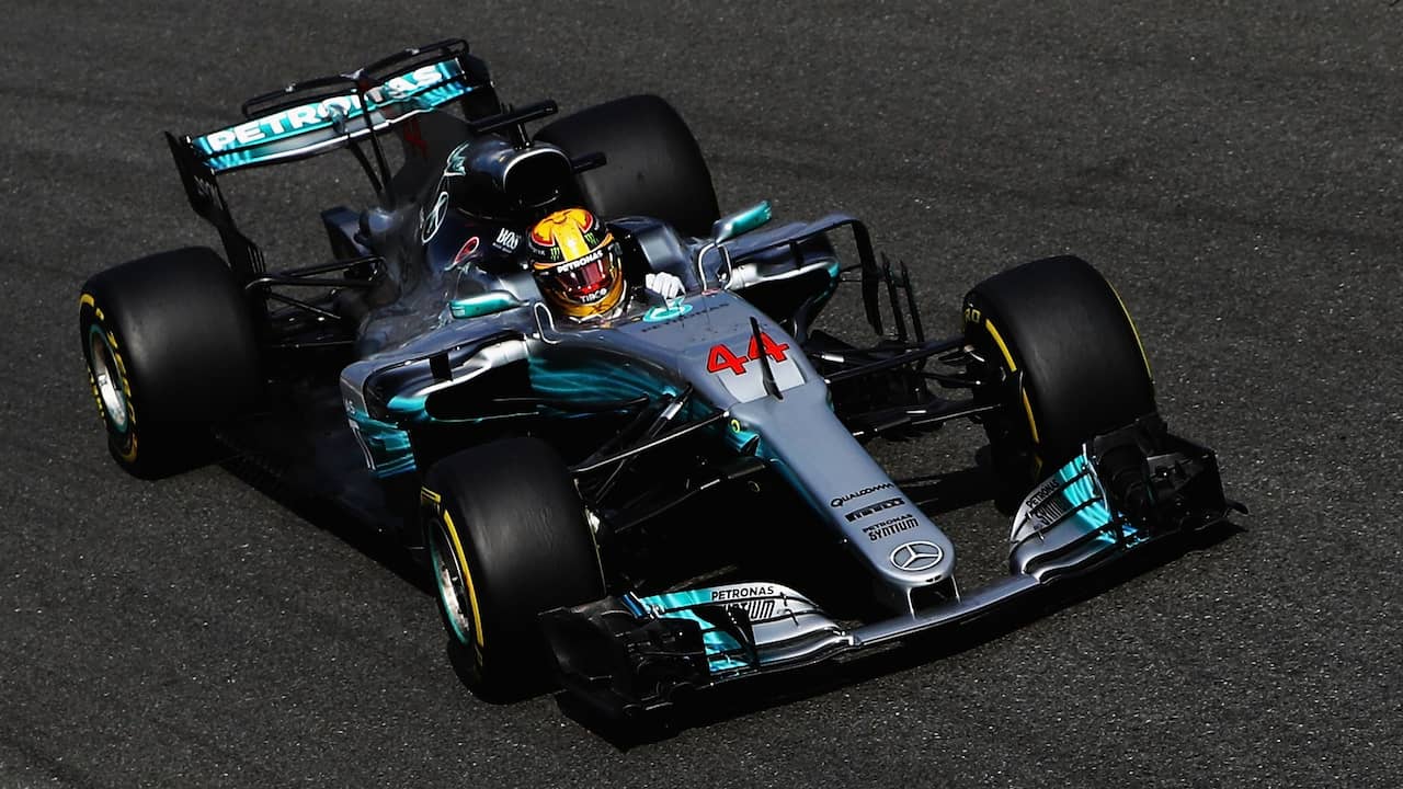 Lewis Hamilton in de Mercedes uit 2017.