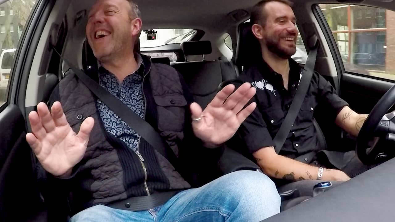 Beeld uit video: In de auto met Harry Piekema: Luisteren naar heavy metal en dromen van drakentattoo