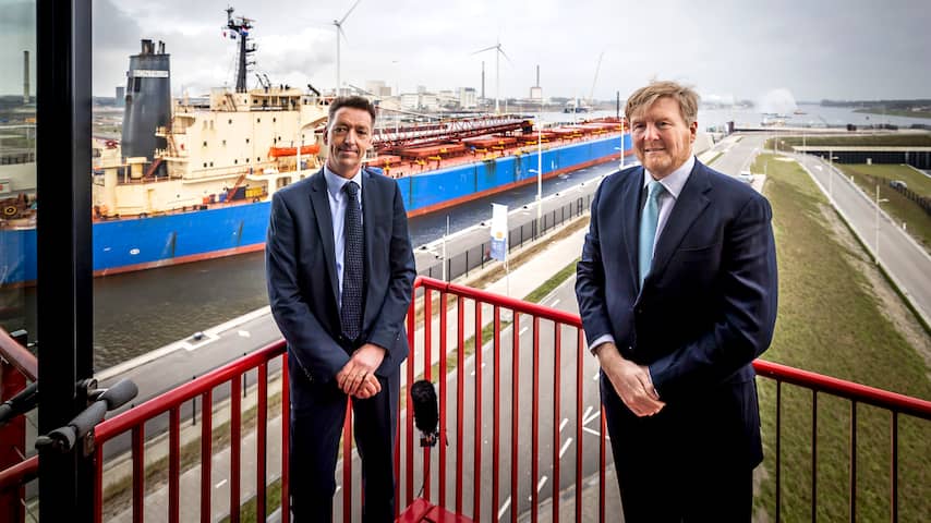 Koning Willem-Alexander opent in IJmuiden 's werelds grootste zeesluis