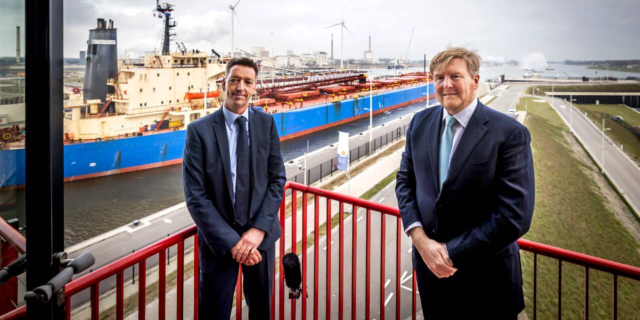 Koning Willem-Alexander opent in IJmuiden 's werelds grootste zeesluis