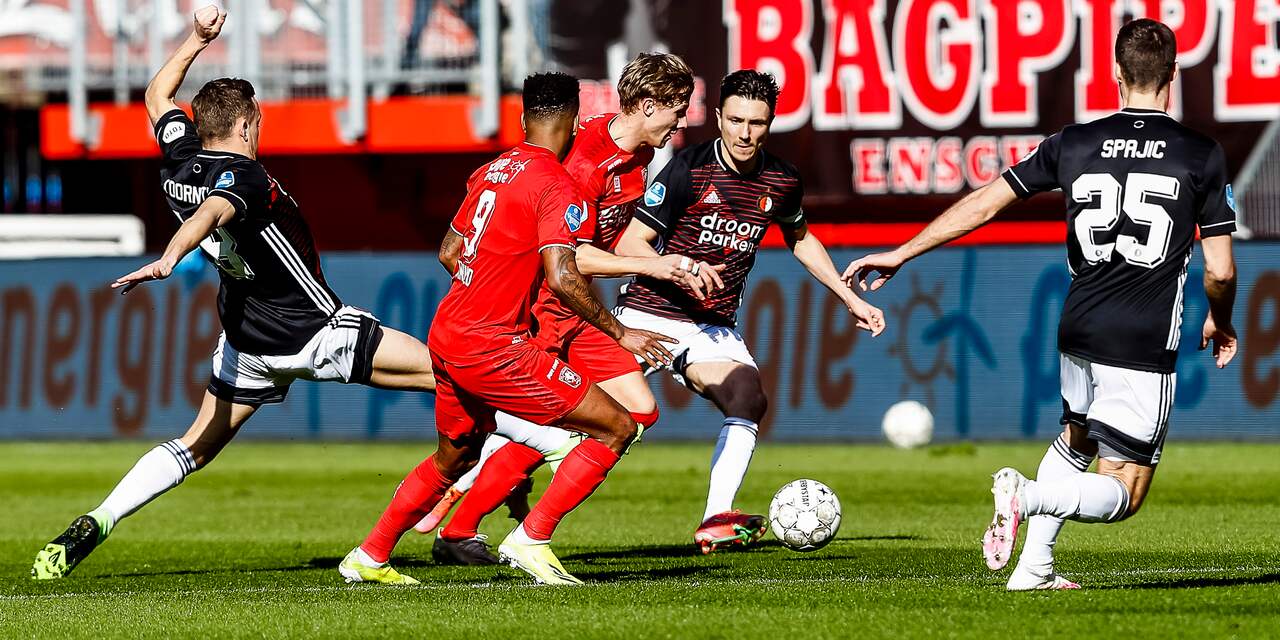 Feyenoord raakt verder achterop door gelijkspel in foutenfestival bij Twente