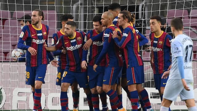 Lionel Messi tekent voor de gelijkmaker tegen Valencia.