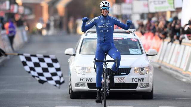 Terpstra komt solo over de finish