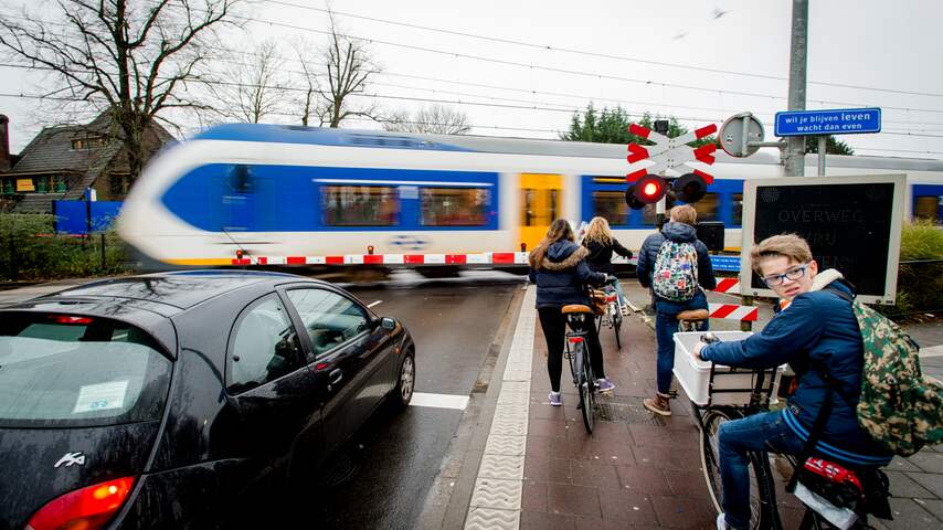 Voorlopig geen treinen tussen Utrecht en Hilversum door blikseminslag