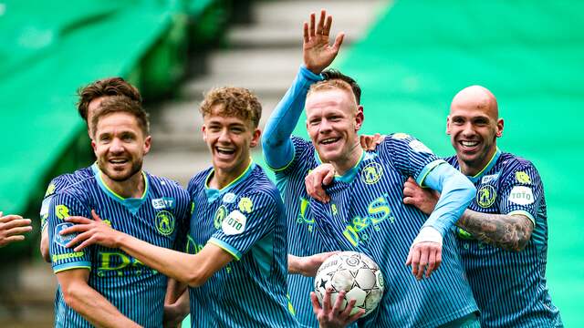 Sparta Rotterdam viert de 0-2 van Tom Beugelsdijk.