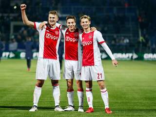 Ten Hag prijst 'heel overtuigend' Ajax na belangrijke zege in Zwolle