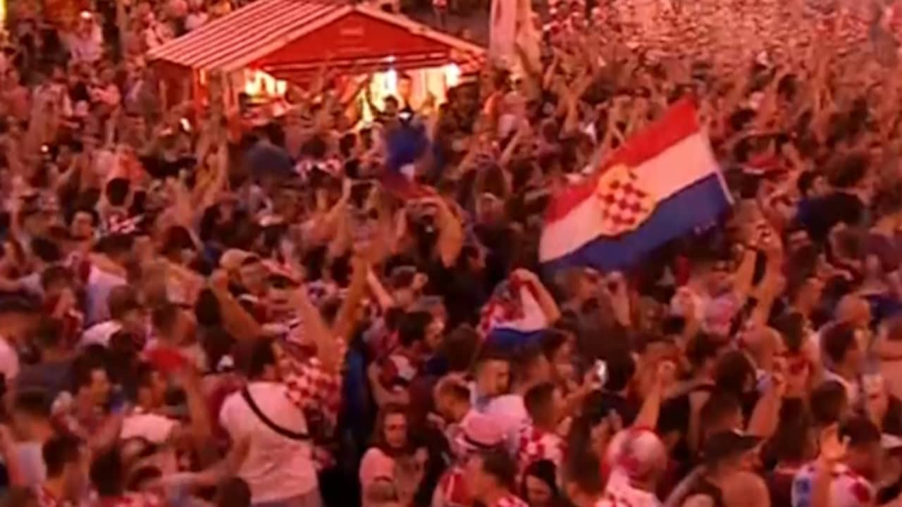 Beeld uit video: Fans vieren uitbundig feest in Zagreb na knappe zege Kroatië op WK
