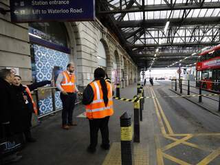 Bompakketjes gevonden bij twee Londense luchthavens en op treinstation