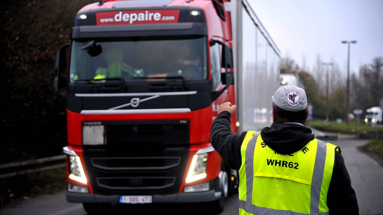 Dode en gewonde bij wegblokkade van 'Gele Hesjes' vlak bij Belgische grens