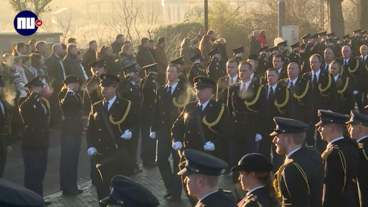 Eerbetoon Voor Agent Die Met Jaarwisseling In Den Haag Werd Doodgereden ...