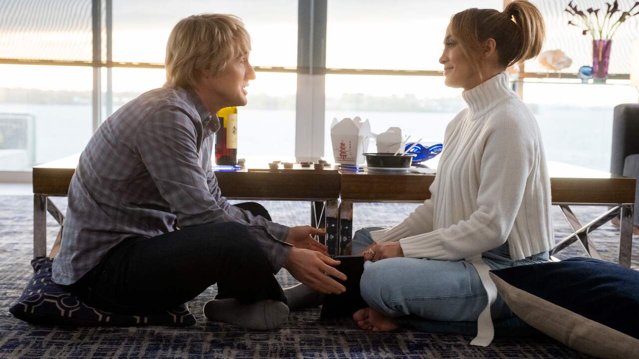 Owen Wilson en Jennifer Lopez in de romantische film Marry Me.