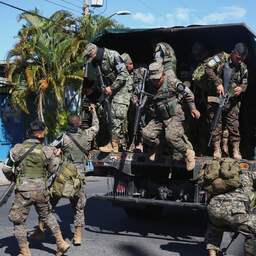 El Salvador omsingelt stad met 10.000 militairen en agenten in strijd tegen bendes
