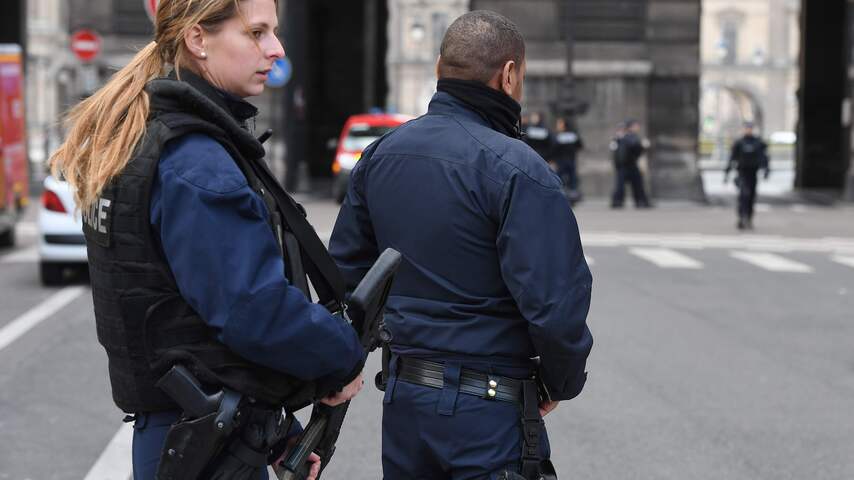 Man neergeschoten na aanval met hamer op agenten in Parijs