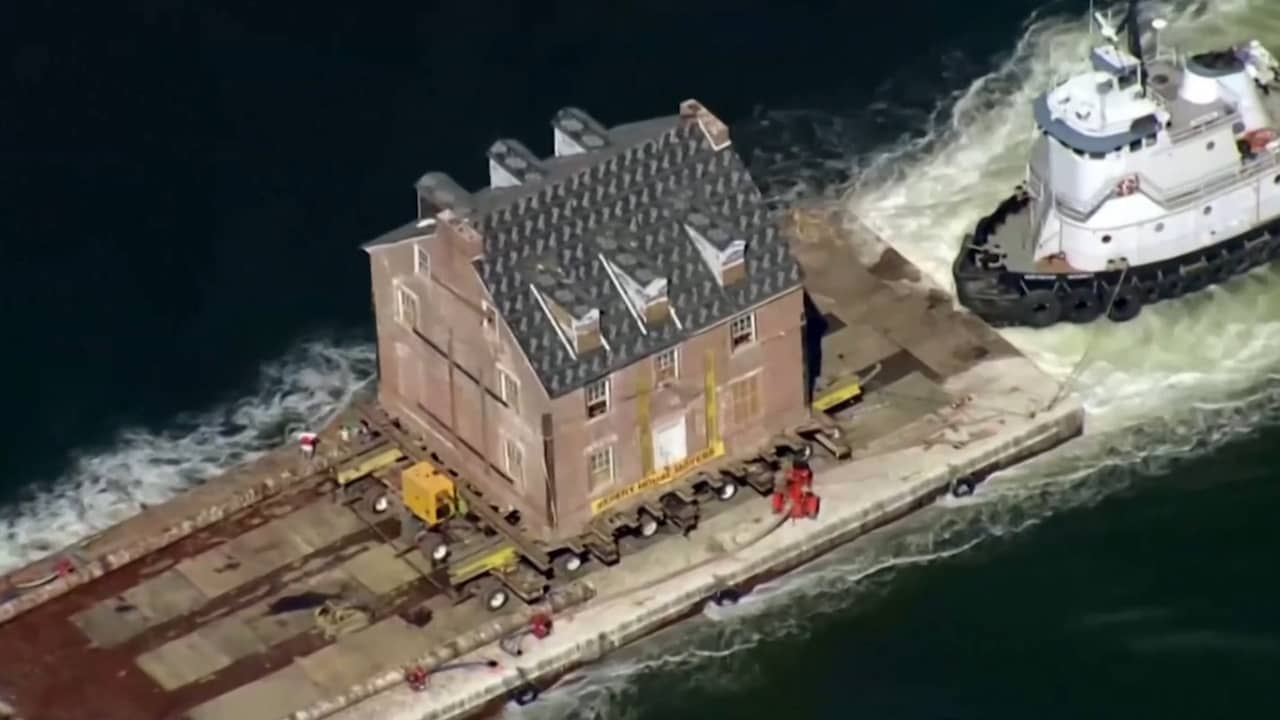 Eeuwenoud landhuis in zijn geheel naar nieuwe locatie gevaren in VS