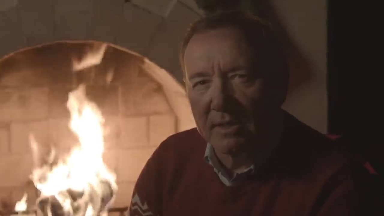 Beeld uit video: Kevin Spacey geeft kerstboodschap als Frank Underwood