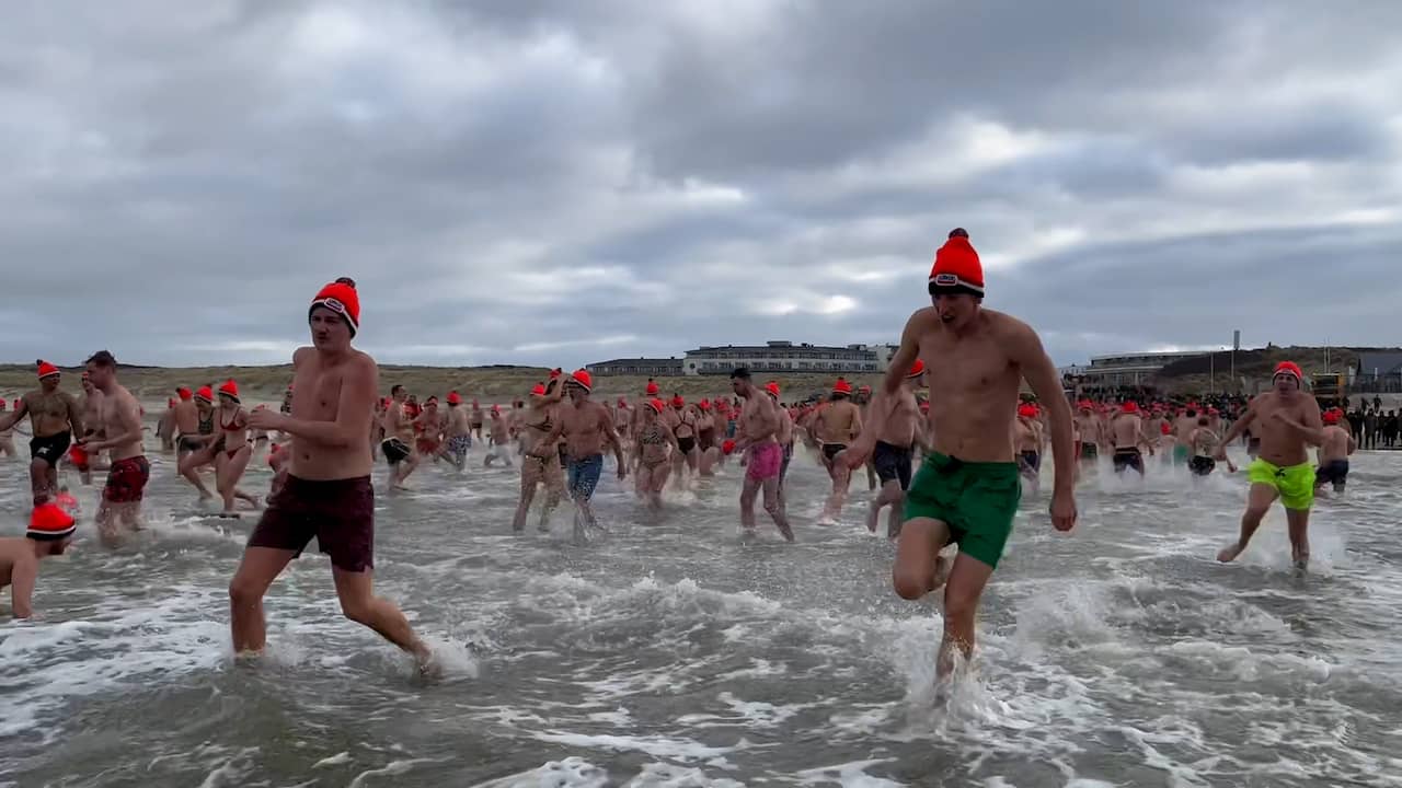 Recordaantal mensen duikt in zee voor nieuwjaarsduik NU.nl