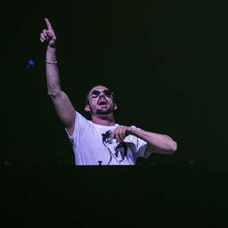 Dimitri Vegas & Like Mike en Headhunterz treden op tijdens dancefeest AMF