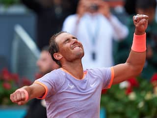 Nadal toont veerkracht en knokt zich naar vierde ronde Masters Madrid