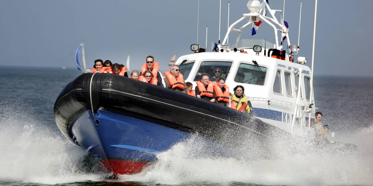 Geen spoor van opvarenden vermiste boot na zoektocht IJsselmeer