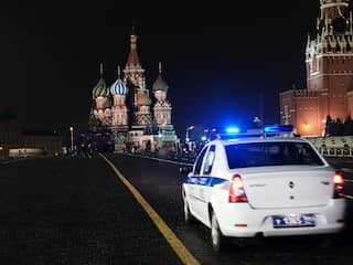 Russische politie valt gaybars in Moskou binnen na verbod op lhbtiq+-beweging