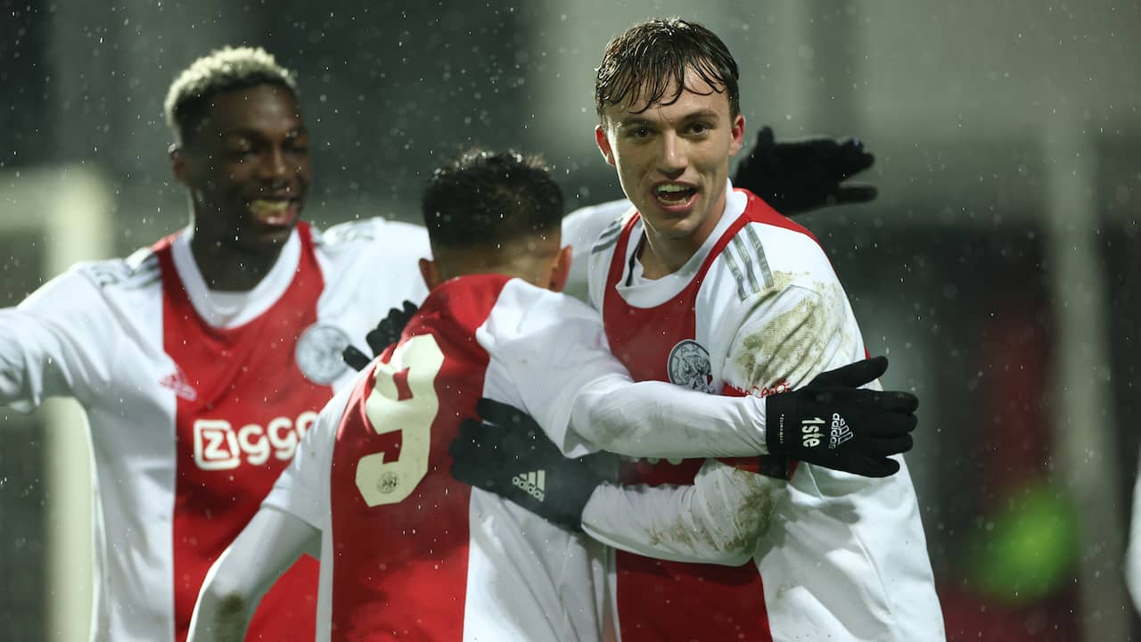 Systematisch erosie lid Young Ajax beats Emmen with Daramy, bizarre own goal leads to loss of Young  PSV - Teller Report