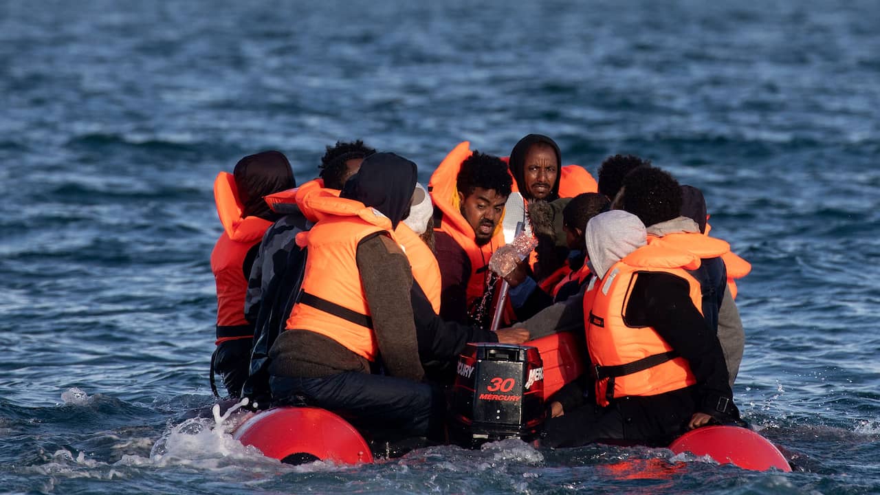 Le Royaume-Uni demande à la France de reprendre tous les bateaux réfugiés à partir de maintenant |  À PRÉSENT