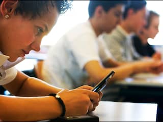 Moet de smartphone ook in Nederlandse scholen worden verboden?