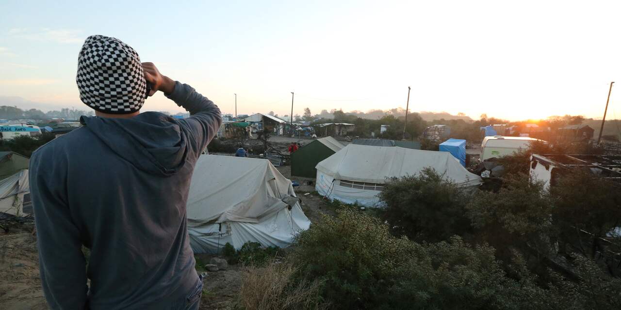 'Honderden vluchtelingen nog in ontruimd kamp Calais'